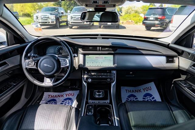 Photo of 2018 Fuji White Jaguar XF