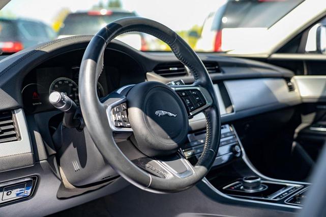 Photo of 2018 Fuji White Jaguar XF