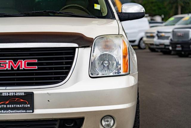 Photo of 2012 White Diamond Tricoat GMC Yukon XL