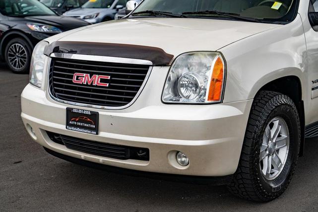 Photo of 2012 White Diamond Tricoat GMC Yukon XL