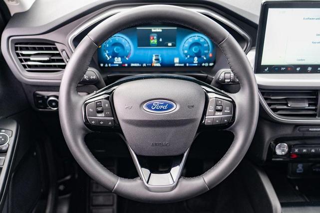 Photo of 2023 Iconic Silver Metallic Ford Escape