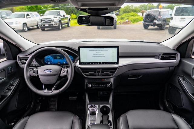 Photo of 2023 Iconic Silver Metallic Ford Escape