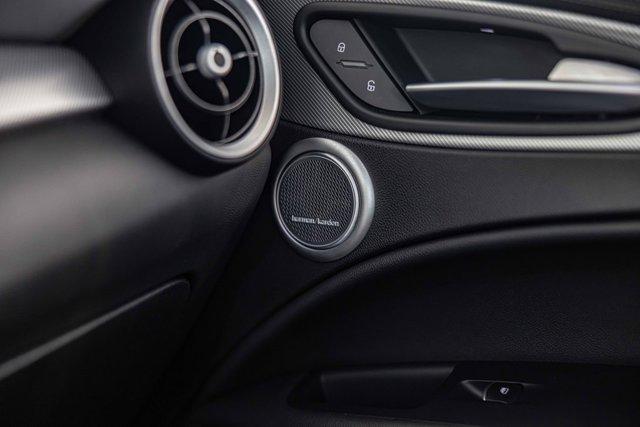 Photo of 2022 Vulcano Black Metallic Alfa Romeo Stelvio