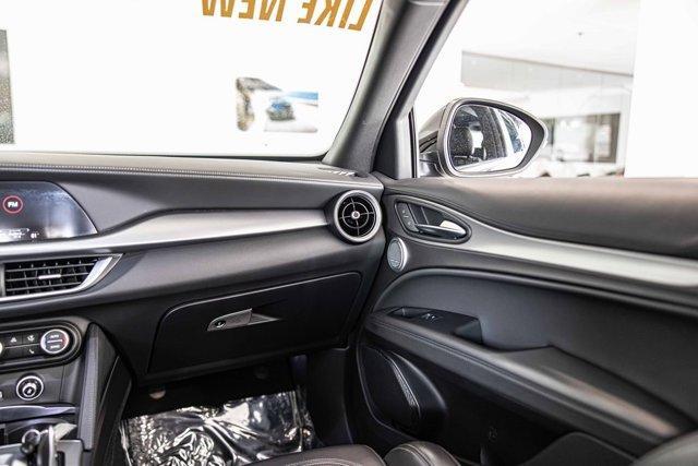 Photo of 2022 Vulcano Black Metallic Alfa Romeo Stelvio