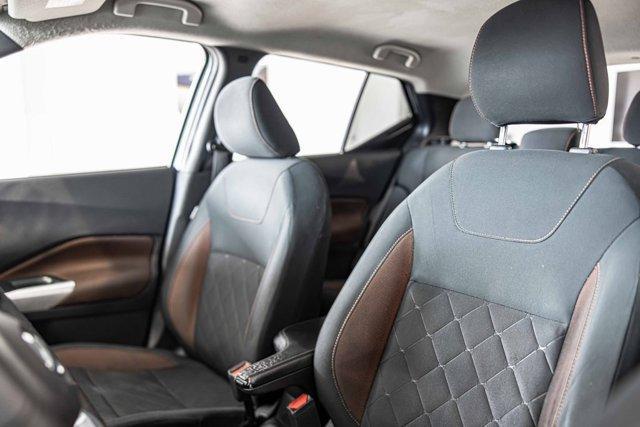 Photo of 2020 Aspen White Nissan Kicks