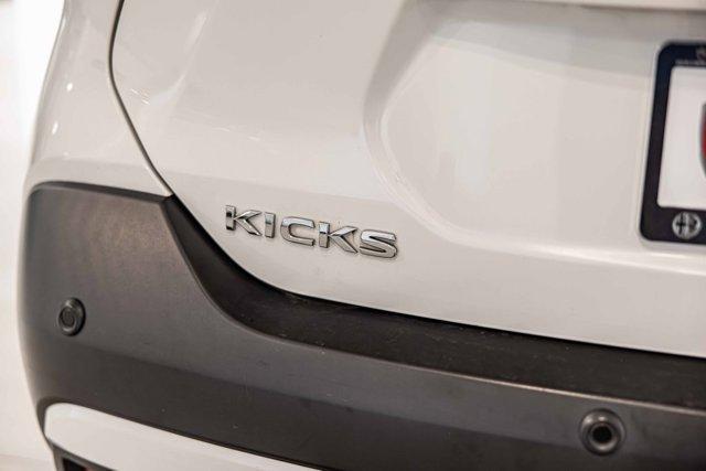 Photo of 2020 Aspen White Nissan Kicks