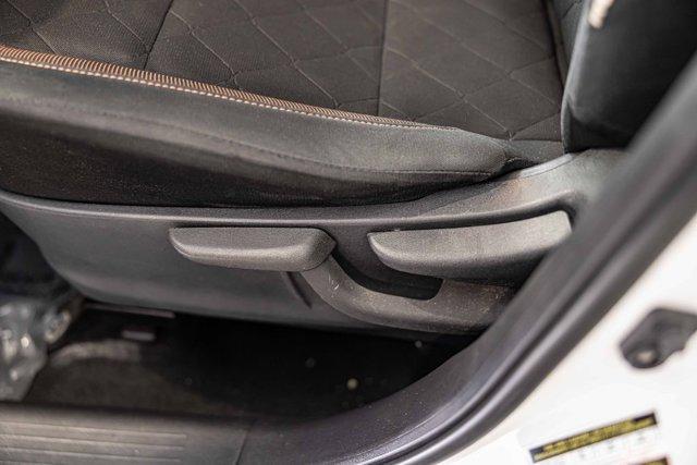 Photo of 2020 Aspen White Nissan Kicks