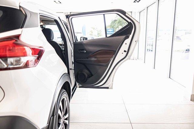 Photo of 2020 Aspen White Nissan Kicks