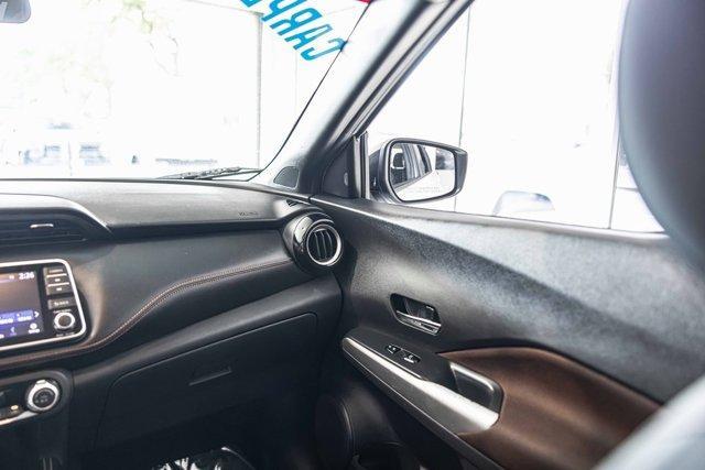 Photo of 2020 Aspen White Nissan Kicks
