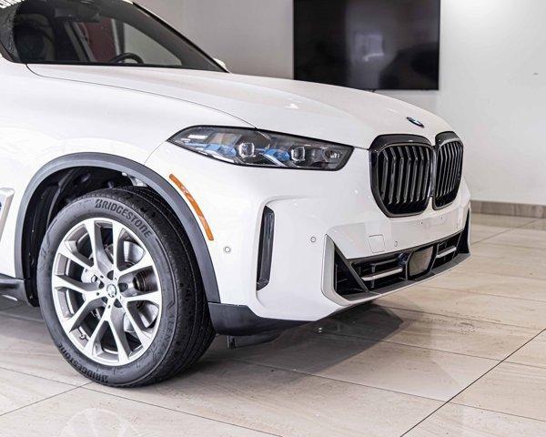 Photo of 2024 Mineral White Metallic BMW X5