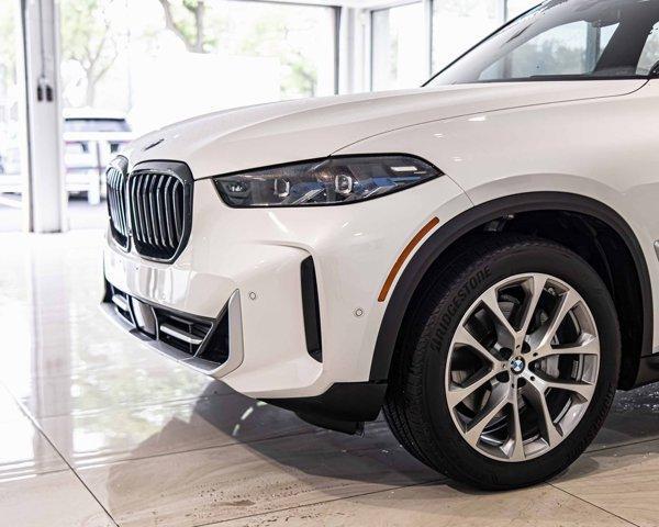 Photo of 2024 Mineral White Metallic BMW X5