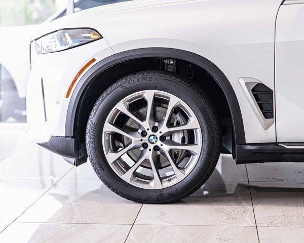 Photo of 2024 Mineral White Metallic BMW X5