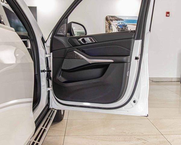 Photo of 2024 Mineral White Metallic BMW X5