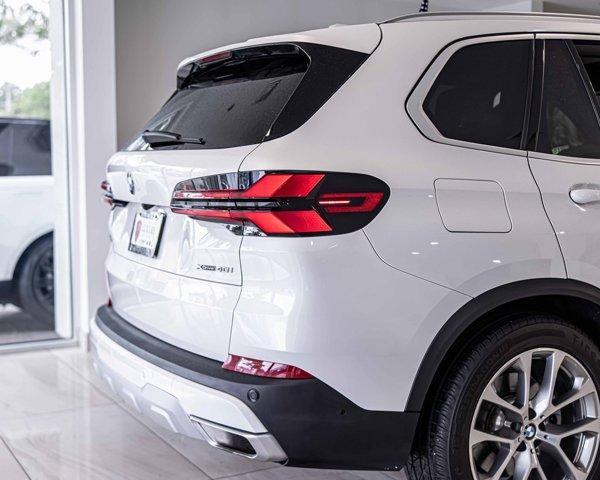 Photo of 2024 Mineral White Metallic BMW X5