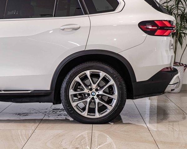 Photo of 2024 Mineral White Metallic BMW X5