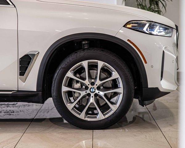 Photo of 2024 Mineral White Metallic BMW X5