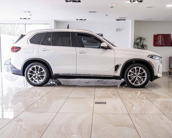Photo of 2024 Mineral White Metallic BMW X5