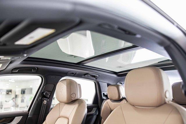 Photo of 2025 White Porsche Cayenne