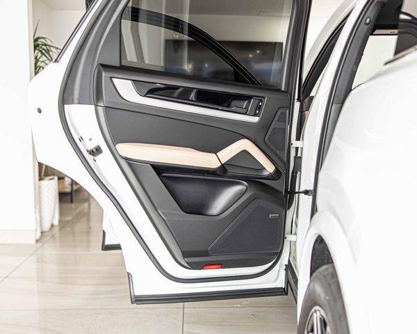 Photo of 2025 White Porsche Cayenne