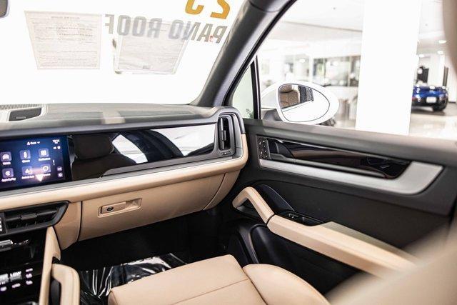 Photo of 2025 White Porsche Cayenne