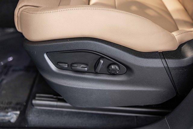 Photo of 2025 White Porsche Cayenne