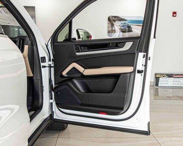 Photo of 2025 White Porsche Cayenne