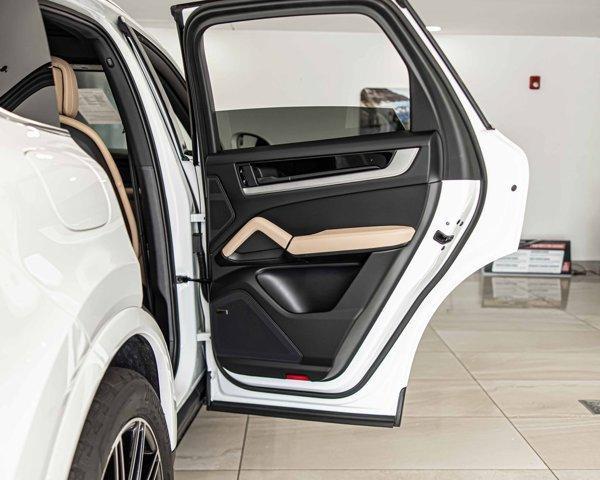 Photo of 2025 White Porsche Cayenne
