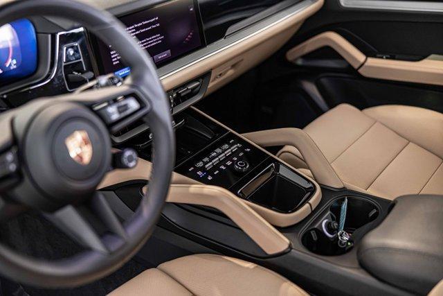Photo of 2025 White Porsche Cayenne