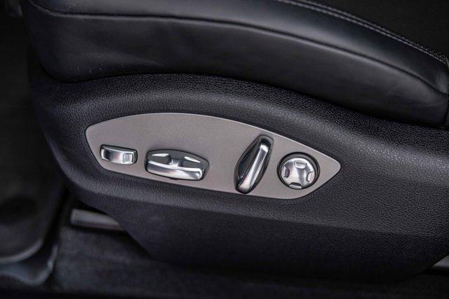Photo of 2023 Night Blue Metallic Porsche Macan