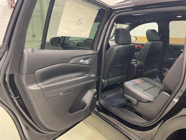Photo of 2026 Mosaic Black Metallic Chevrolet Traverse