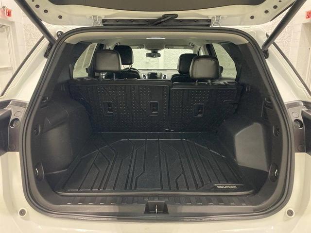 Photo of 2022 Summit White Chevrolet Equinox