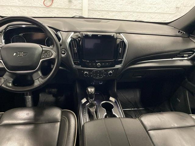 Photo of 2022 Mosaic Black Metallic Chevrolet Traverse