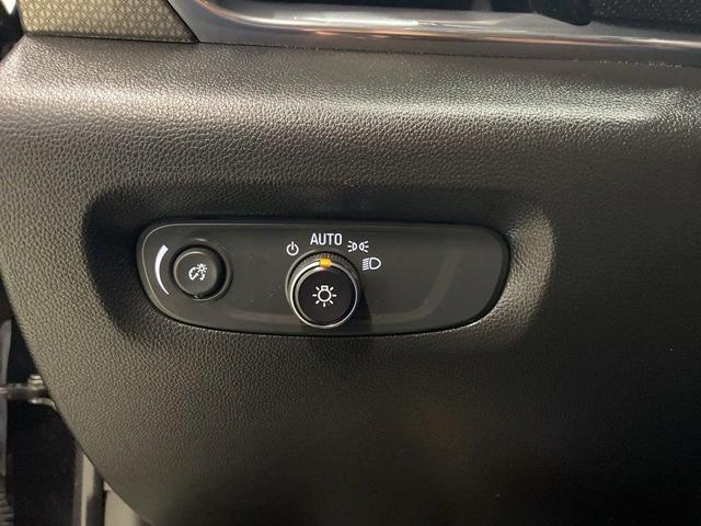 Photo of 2022 Mosaic Black Metallic Chevrolet Traverse