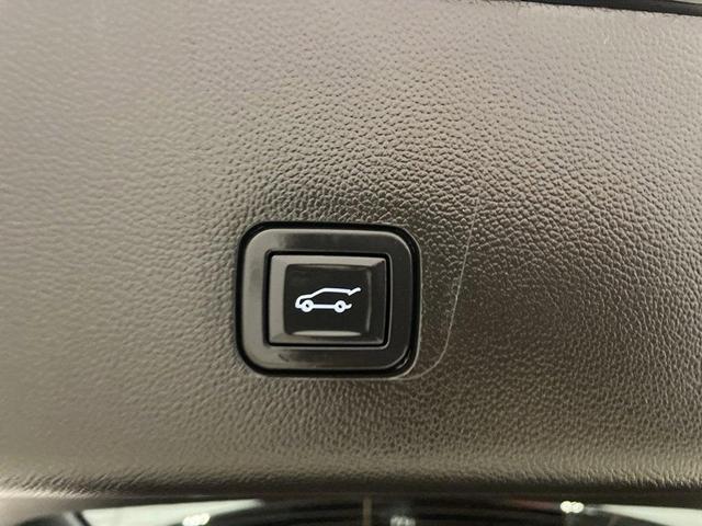 Photo of 2022 Mosaic Black Metallic Chevrolet Traverse