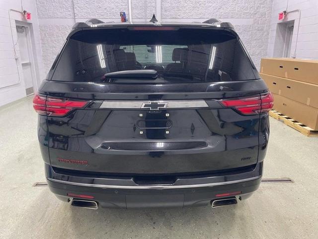 Photo of 2022 Mosaic Black Metallic Chevrolet Traverse