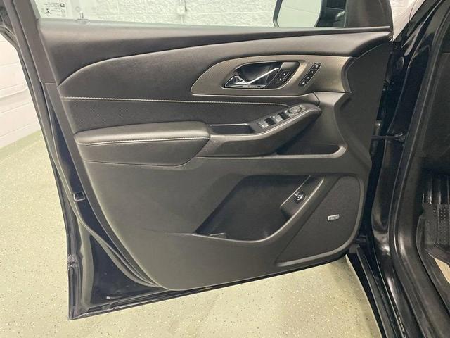 Photo of 2022 Mosaic Black Metallic Chevrolet Traverse