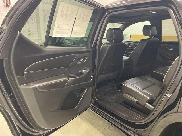 Photo of 2022 Mosaic Black Metallic Chevrolet Traverse