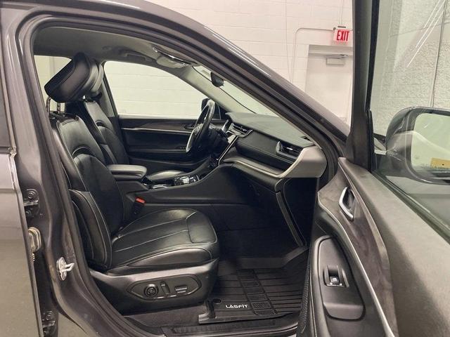 Photo of 2021 Metallic Jeep Grand Cherokee L