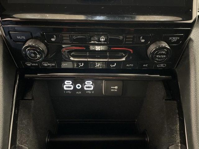 Photo of 2021 Metallic Jeep Grand Cherokee L