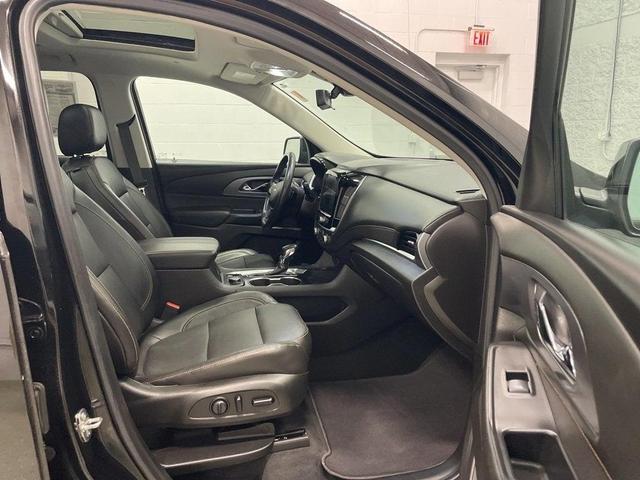 Photo of 2021 Mosaic Black Metallic Chevrolet Traverse