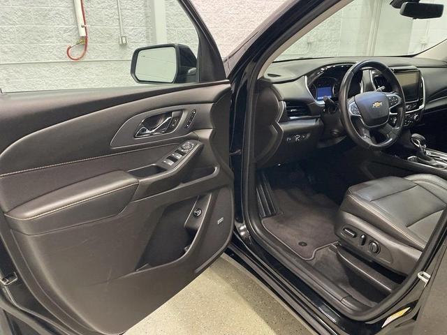 Photo of 2021 Mosaic Black Metallic Chevrolet Traverse