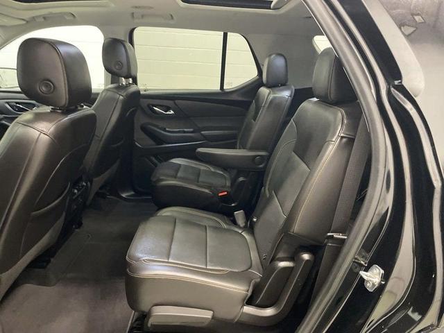Photo of 2021 Mosaic Black Metallic Chevrolet Traverse