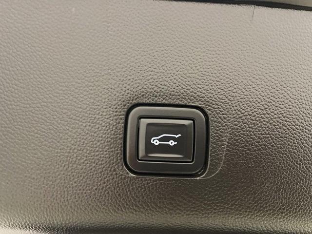 Photo of 2021 Mosaic Black Metallic Chevrolet Traverse