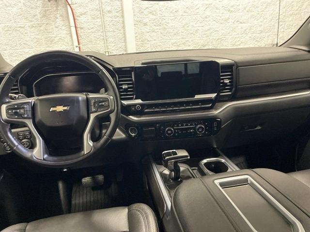 Photo of 2022 Black Chevrolet Silverado 1500
