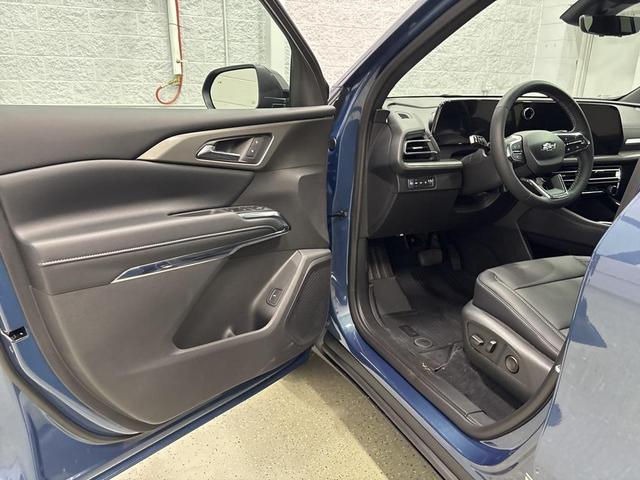Photo of 2026 Lakeshore Blue Metallic Chevrolet Traverse