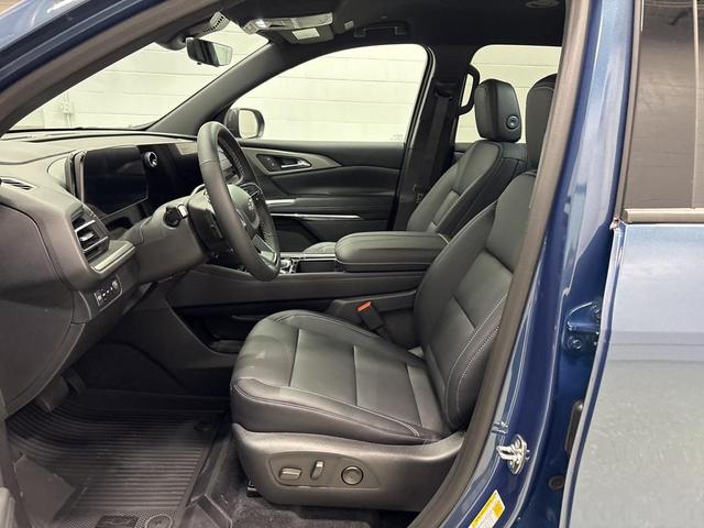Photo of 2026 Lakeshore Blue Metallic Chevrolet Traverse