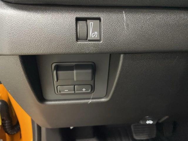 Photo of 2025 Sunrise Orange Chevrolet Colorado