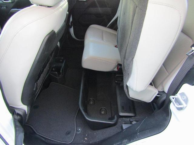 Photo of 2021 Bright White Clearcoat Jeep Gladiator
