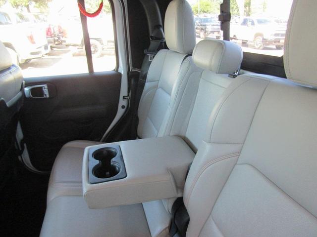 Photo of 2021 Bright White Clearcoat Jeep Gladiator