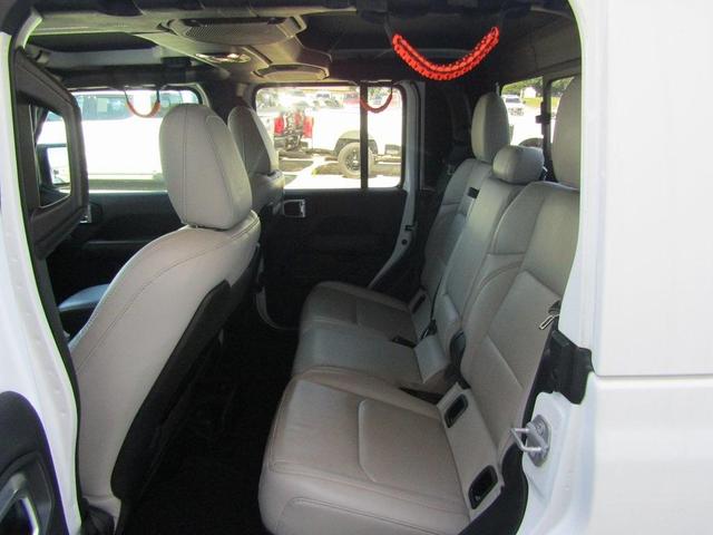 Photo of 2021 Bright White Clearcoat Jeep Gladiator